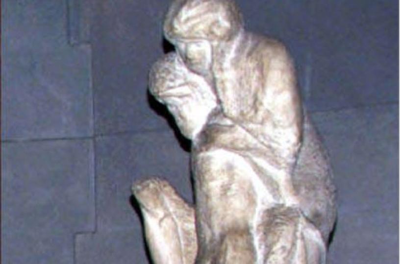 Taranto, scultura incompleta e la speranza delle Regionali