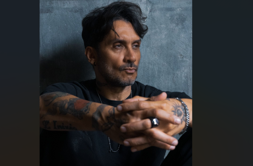 «Non ho paura di niente», Fabrizio Moro incontra i fan a Bari il 18 novembre per il firmacopie del nuovo album