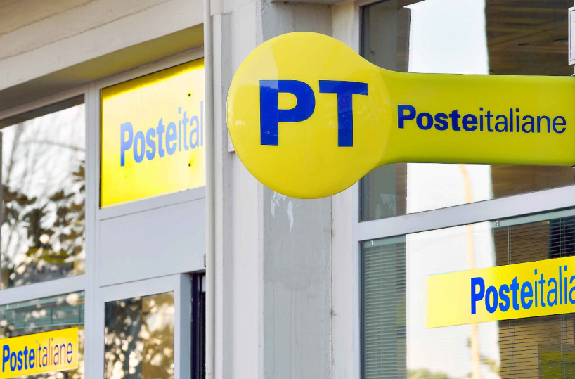 Bari, ecco l’ufficio postale d’emergenza: un camper per pagare le pensioni