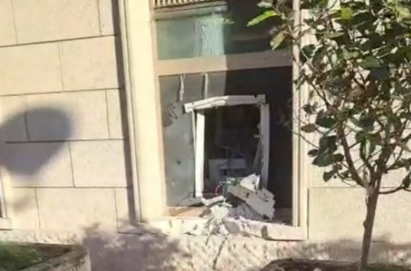 Trinitapoli, fanno esplodere nella notte bancomat Bpm, ma fuggono a mani vuote