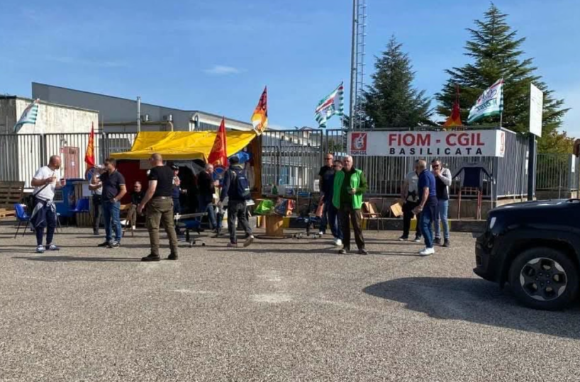 Melfi, per l'indotto Stellantis a rischio il futuro di centinaia di operai