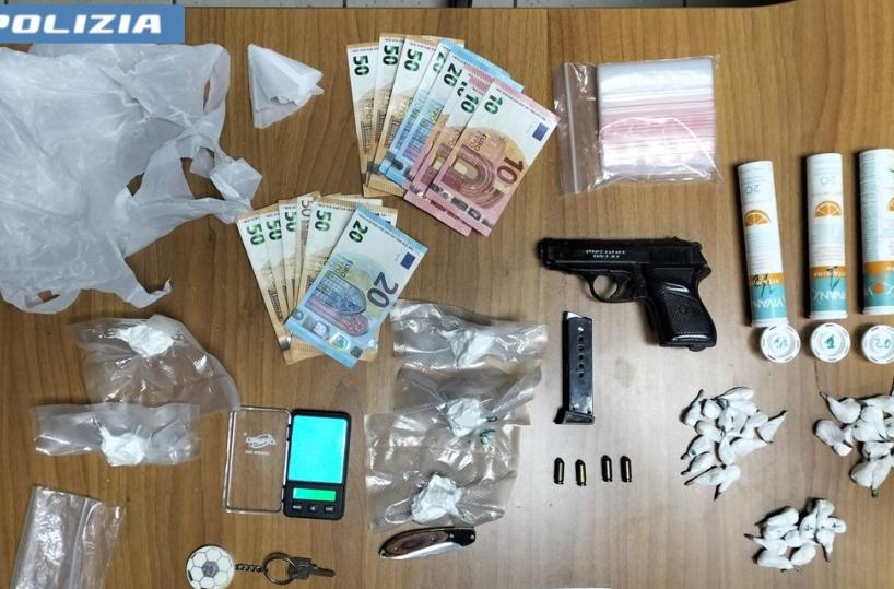 Taranto, nascondeva cocaina ed una pistola clandestina: arrestato 44enne insospettabile