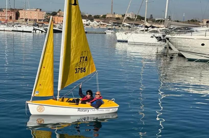 Nasce a Taranto la Para Sailing, la scuola di vela per l'inclusione: «Da oggi il nostro mare accoglie tutti»