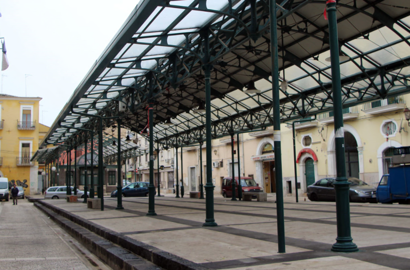 Foggia, pestaggio di Noureddine Ennil in piazza Mercato: per tre giovani regge l’accusa di tentato omicidio