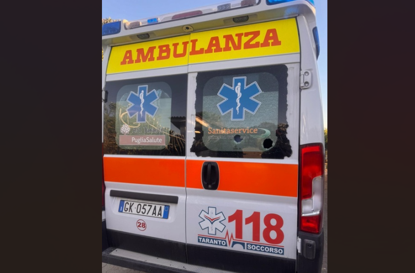Taranto, operatrice sanitaria soccorre un motociclista e viene aggredita a bordo del 118