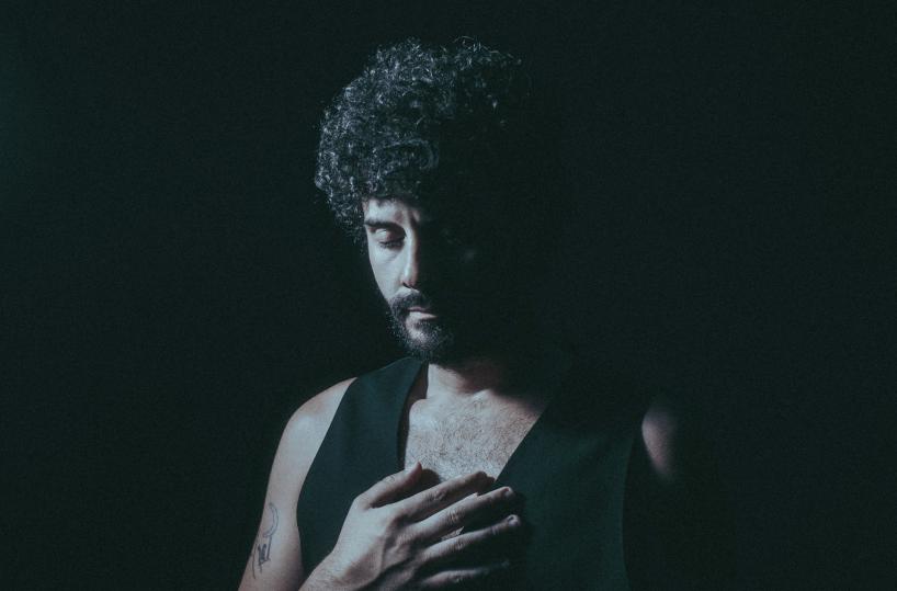 Blumosso torna con «Nettuno»: un inno all’amore che resiste alle tempeste