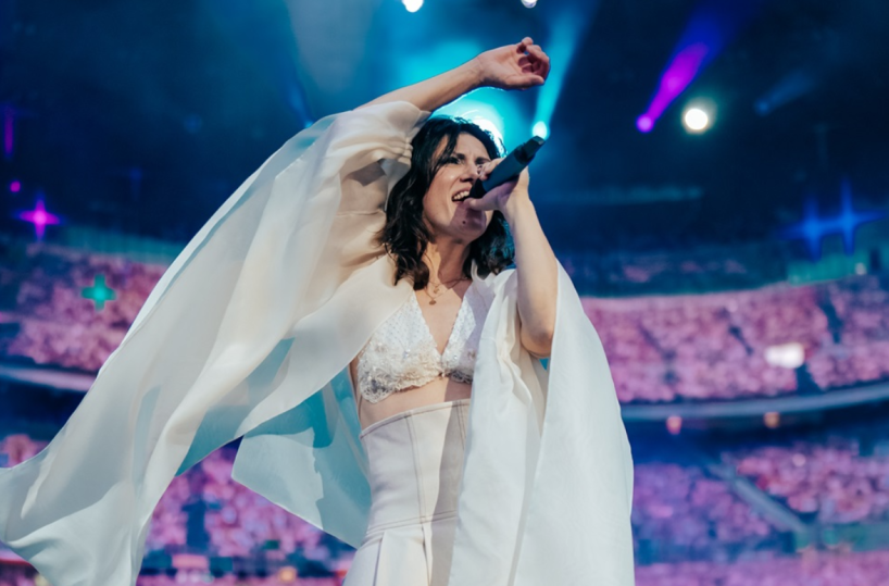 Elisa alla conquista di Bari: oltre 25 anni di carriera in una notte indimenticabile tra emozioni, potenza e intimità