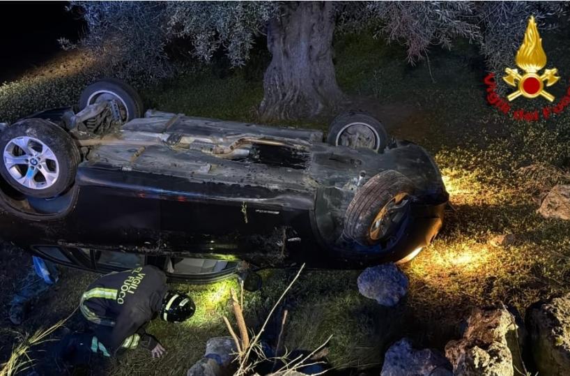 Schianto nella notte tra San Vito dei Normanni e Mesagne: auto esce fuori strada, morto un 20enne