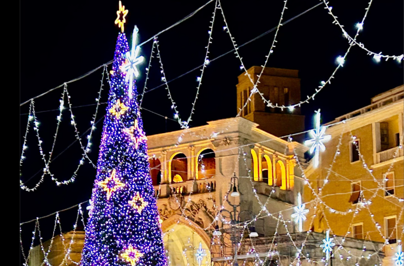 Lecce, luci e mercatini natalizi, ma disagi per i cantieri