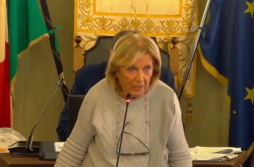 Lecce, strada spianata al referendum per il filobus: via libera unanime del Consiglio alle modifiche del regolamento