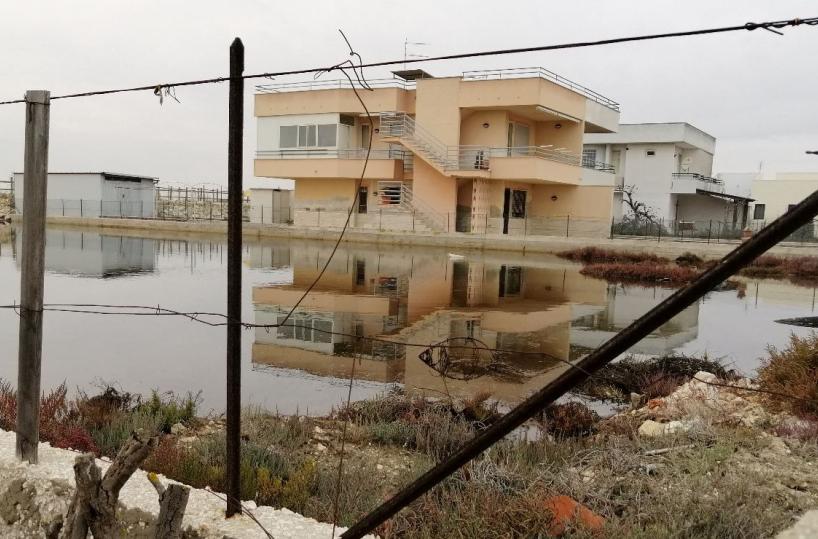 Manfredonia, due milioni buttati per (non) salvare il villaggio Ippocampo: «Favorita l'impresa del sindaco Rotice»