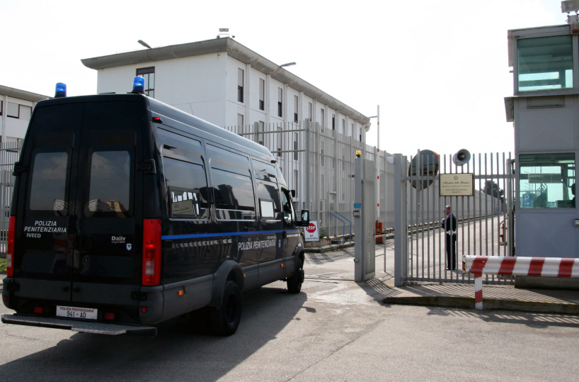 Taranto, estorsione per droga, a processo in tre della provincia di Taranto 