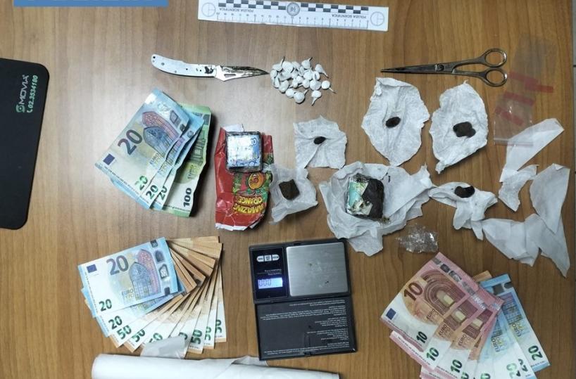 Pulsano, spacciavano droga passandola a mano dalla finestra: arrestati due fratelli e un minorenne