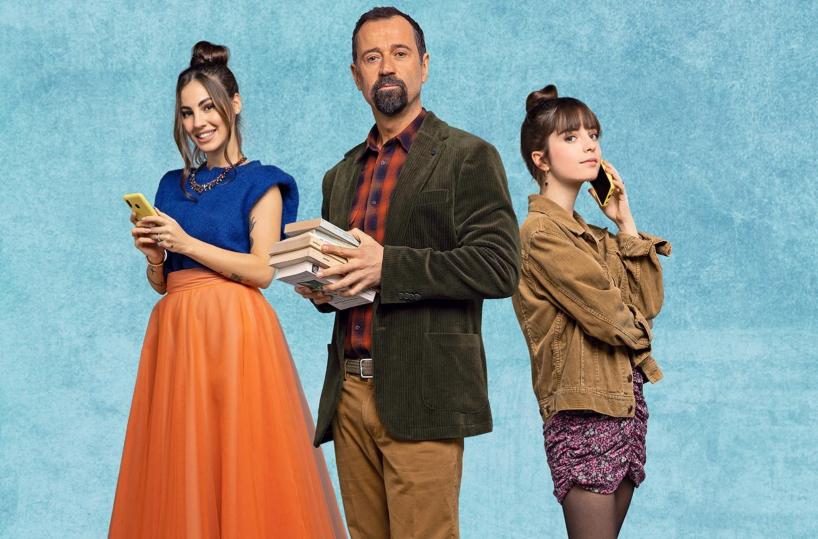 Un vedovo professore di filosofia diventa influencer suo malgrado per salvare il legame con la figlia