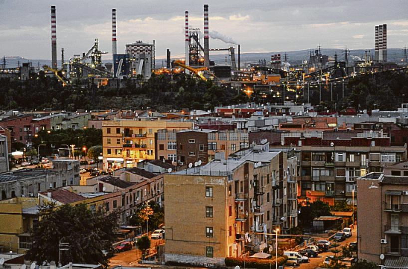 Ombre rosse sull’Ilva, ma Taranto vuole una scelta definitiva