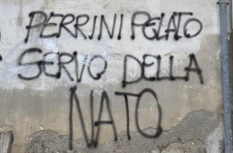 Crispiano, spuntano le scritte contro il candidato Perrini: «Camerata a testa in giù». E lui: «Ecco il mio numero, parliamo»