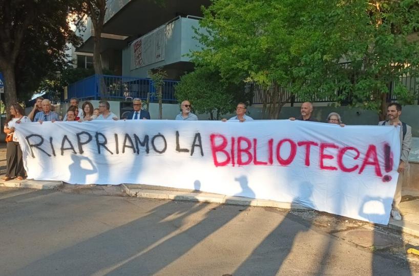 Foggia, la biblioteca è chiusa da 2 anni e mezzo. La Questura dice no alla protesta: «Violerebbe silenzio elettorale»