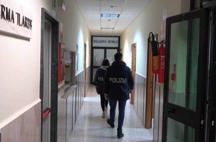Matera, in casa con armi rubate e 22 chili di droga: arrestati un 41enne e un 54enne