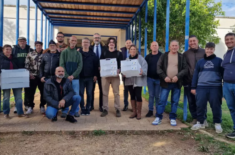 Torre Guaceto, addio cassette in polistirolo: arrivano contenitori plastici lavabili per i pescatori per ridurre l’inquinamento marino