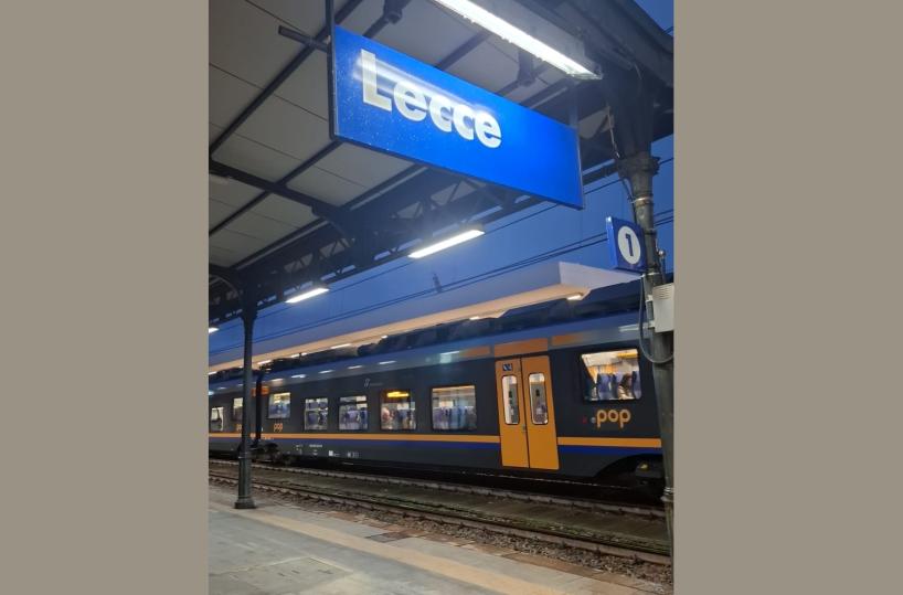 Paura sul treno Lecce-Bari: arrestato malvivente che aggrediva il capotreno, rapina sventata da due militari