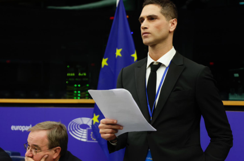 Dalla Puglia a Strasburgo: il supermodello Fabio Mancini legge la Dichiarazione al Parlamento europeo 