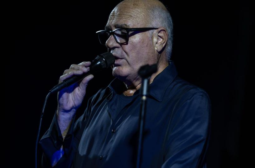 «Scatole di vetro: 50 anni di noi» il grande viaggio musicale di Maurizio Petrelli al Nuovo Cinema Paradiso di Melendugno