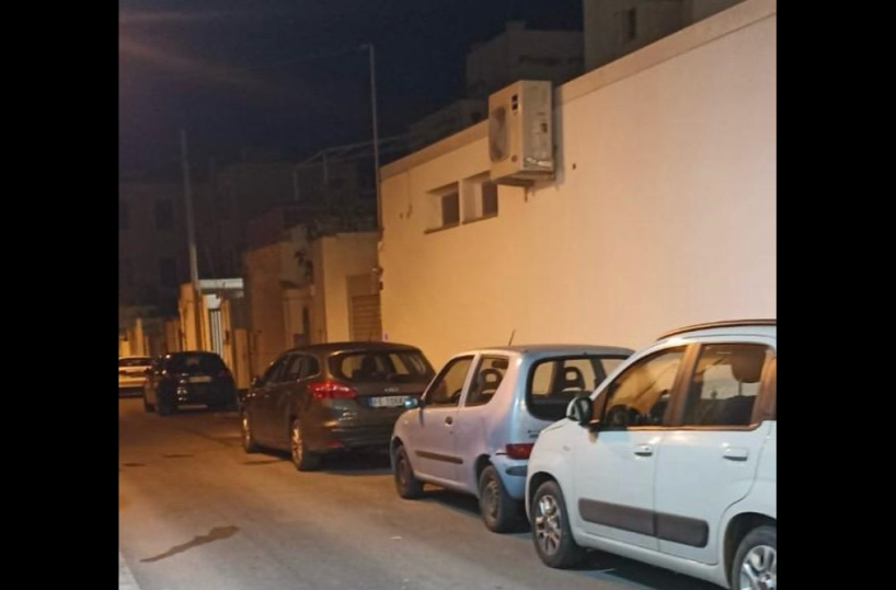 «Negato il posto auto come disabile: mia madre è prigioniera in casa»: a Santo Spirito una strada stretta costringe al divieto di sosta