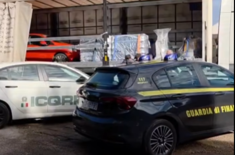 Olio extravergine senza indicazione origine: sequestrati 14mila litri tra Bari e Lecce, valore 190mila euro