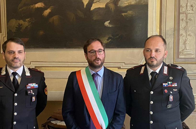 Casamassima, aiutarono donna in difficoltà: premiati generosità e cuore dei carabinieri