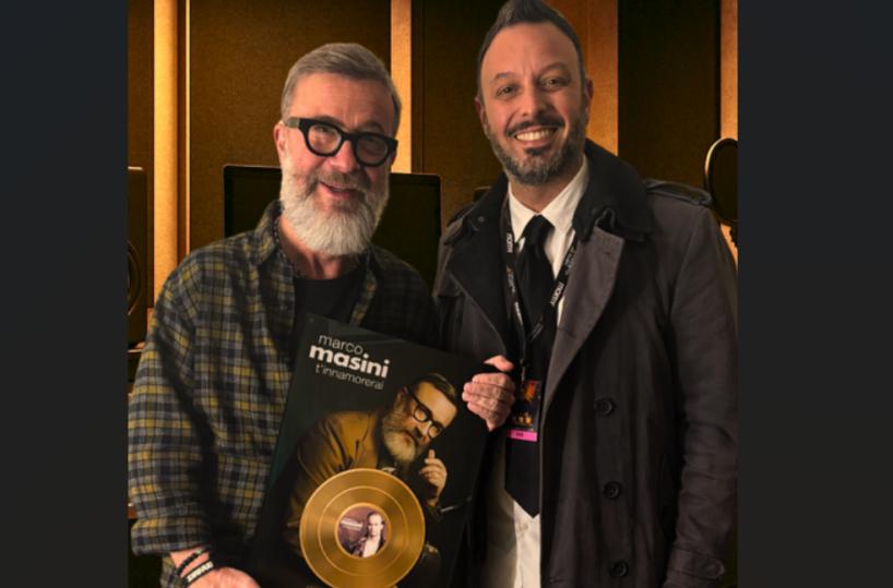 Marco Masini celebra 35 anni di carriera: Digital Noises gli consegna il Disco d’Oro per «T’innamorerai»