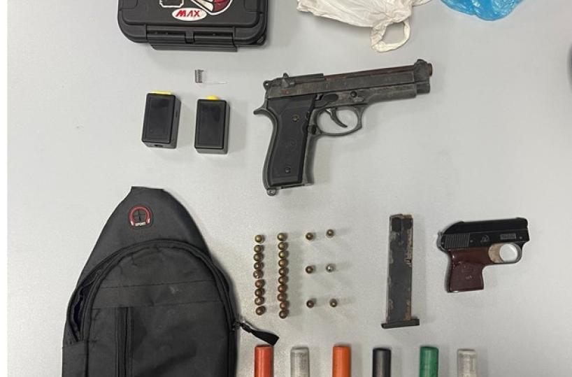 Taranto, in preda ad uno scatto d’ira esce sul balcone e spara un colpo di pistola: 20enne arrestato