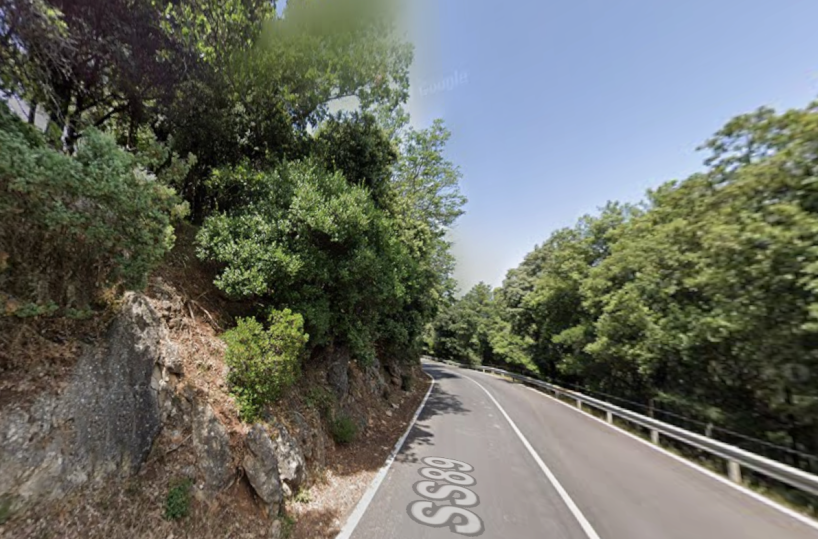 Gargano, crolla un masso sulla SS89: strada chiusa tra Vieste e Mattinata