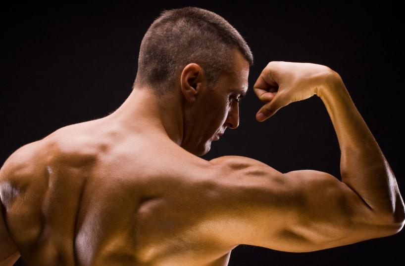 Testosterone, vanto del maschio sbruffone e mendace