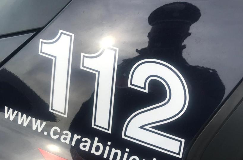 Minacce e aggressioni ai genitori anziani, che gli danno 40mila euro per saldare debiti: 46enne arrestato a Margherita di Savoia