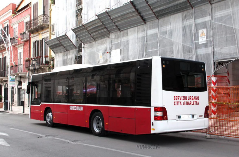 Vandali e bulli sui bus natalizi notturni a Barletta, l’ira del sindaco Cannito: interrompo il servizio