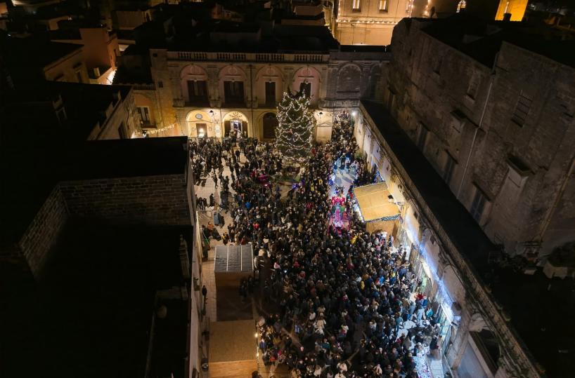 A Ruffano si accendono le luci sul «Presepe delle uncinettine»