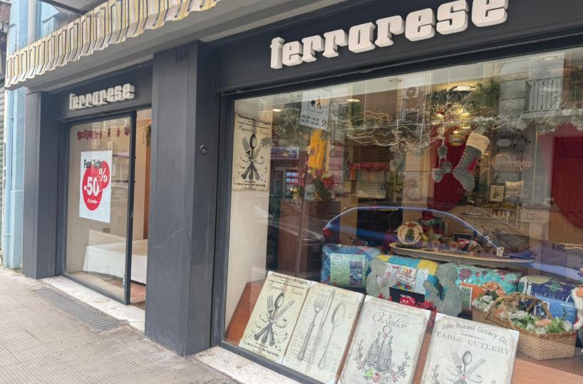 Bari, chiude lo storico Ferrarese in via Carulli: al suo posto studi medici. &laquo;Colpa dei cinesi e dello shopping online&raquo;