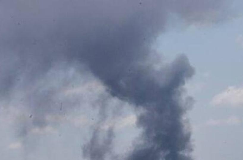 Taranto, ancora rifiuti di roghi: colonna di fumo visibile dalla citt&agrave;