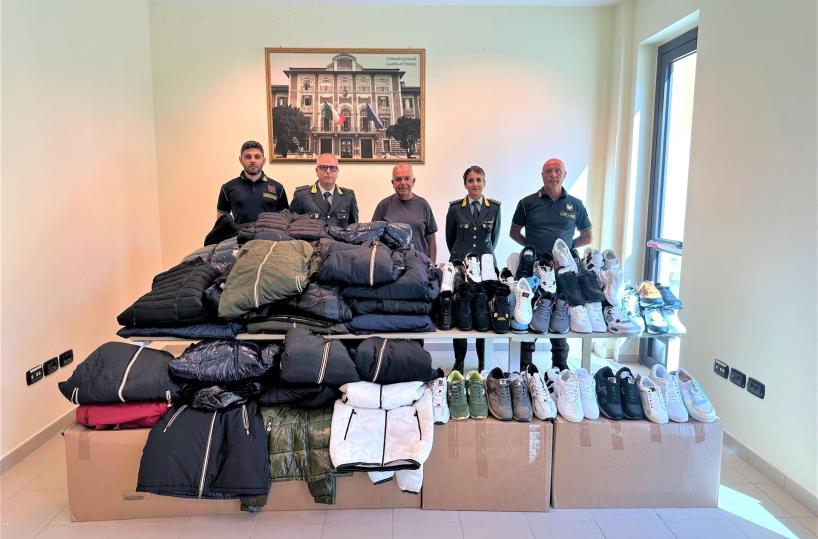 Lecce, la Guardia di Finanza dona alla Caritas oltre 200 capi sequestrati