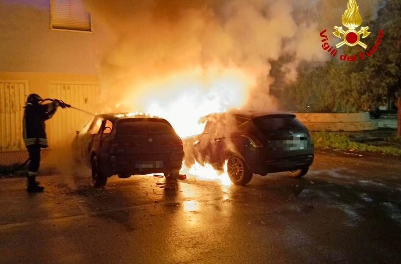 Incendio distrugge due auto a Francavilla Fontana