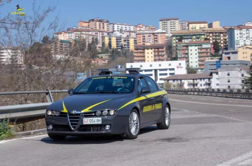 Potenza, sequestrati giocattoli e luminarie natalizie non conformi