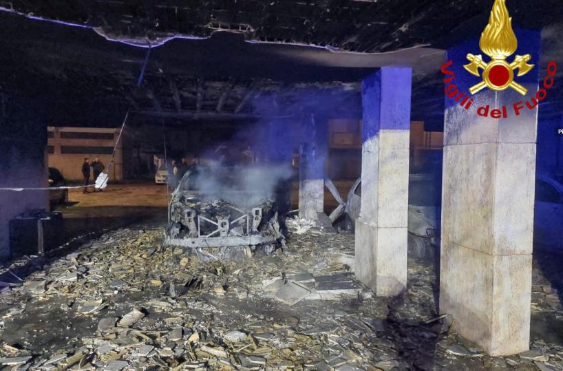 Salento in fiamme: tre interventi dei vigili del fuoco, un uomo in codice giallo per intossicazione da fumi