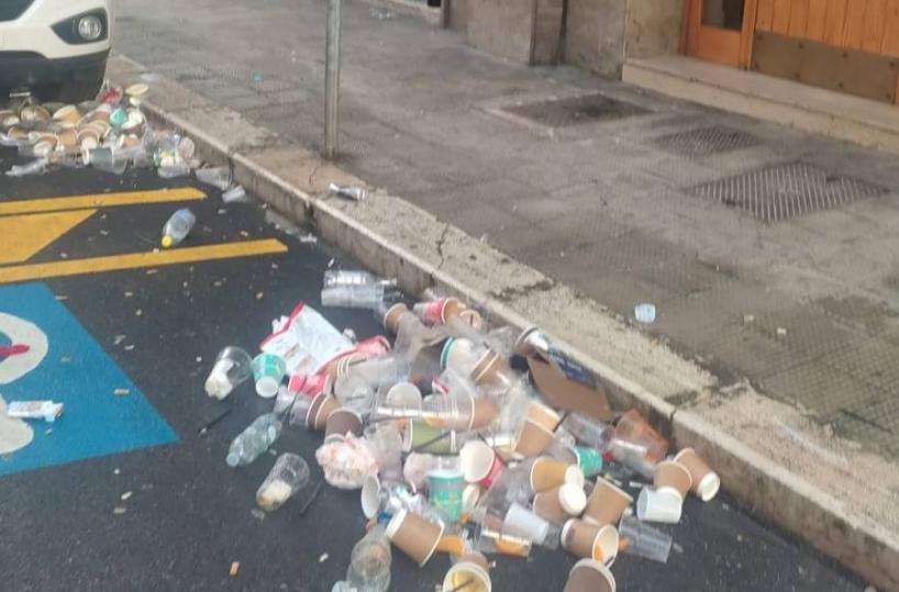 Bari, nell'Umbertino la conta dei danni dopo Natale (con tanto di schiuma party). E adesso si attende Capodanno VIDEO