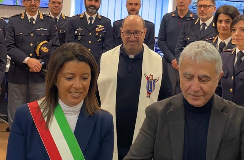 Bari, inaugurata la nuova sala operativa della Questura