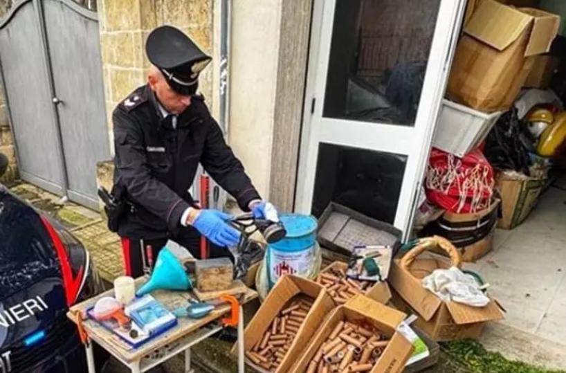 Monteroni, scoperto laboratorio di botti illegali: arrestato un 55enne