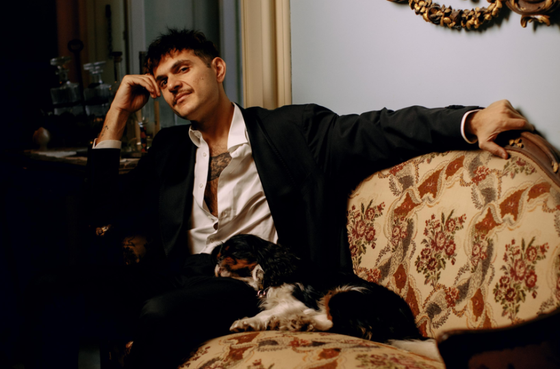 Capodanno sul balcone: a Locorotondo Renzo Rubino sfida la folla delle luminarie con un &laquo;controconcerto&raquo;