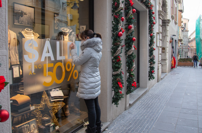 Da domani 3 gennaio i saldi invernali in Basilicata, ma i lucani spenderanno meno
