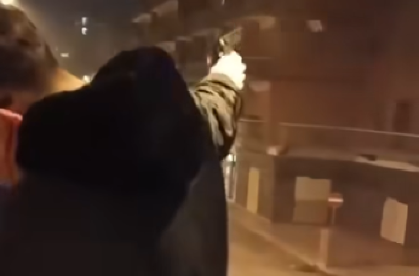 Taranto, 14enne spara con la pistola durante i botti e diventa virale: identificato