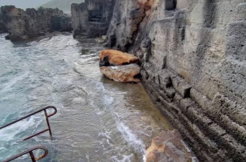 Tricase, masso frana a Marina Serra: nessun ferito