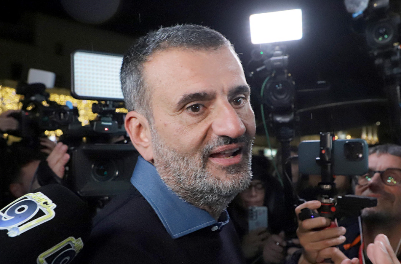 Puglia, il primo giorno di Decaro governatore tra sciarpa del Bari e S. Nicola